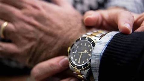 Gli rapinano il Rolex, lui li uccide investendoli. Ecco le due vittime 